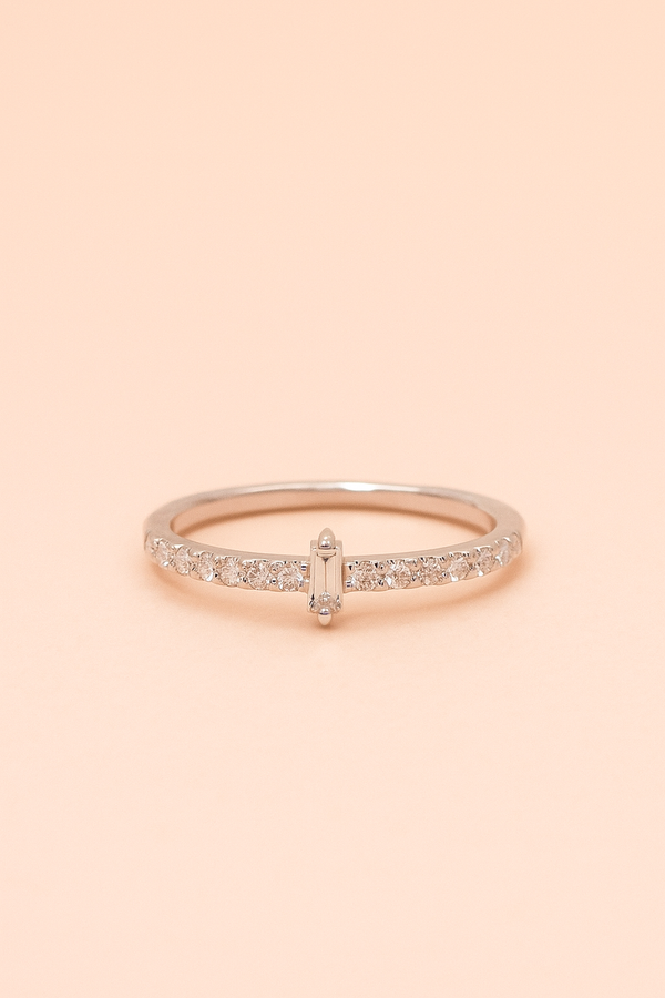 Regal Linea Lab Grown Diamond Ring